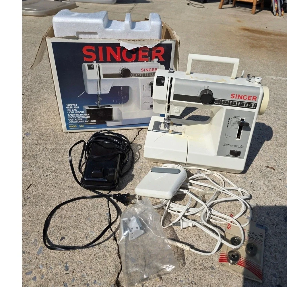 Singer Featherweight 322 Sewing Machine Compact‎ Free Arm Zig Zag Box bobbins